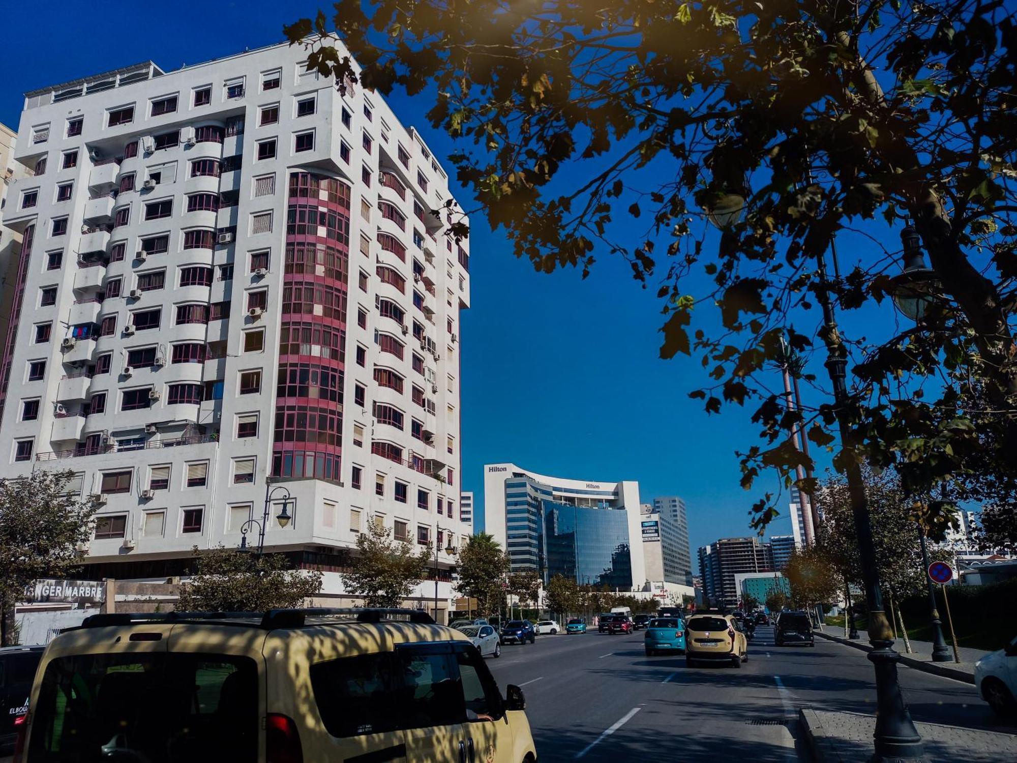 Amazing Appartement Au Centre Ville En Face Hilton & Gare Train De Tgv De Tanger 2N Luaran gambar