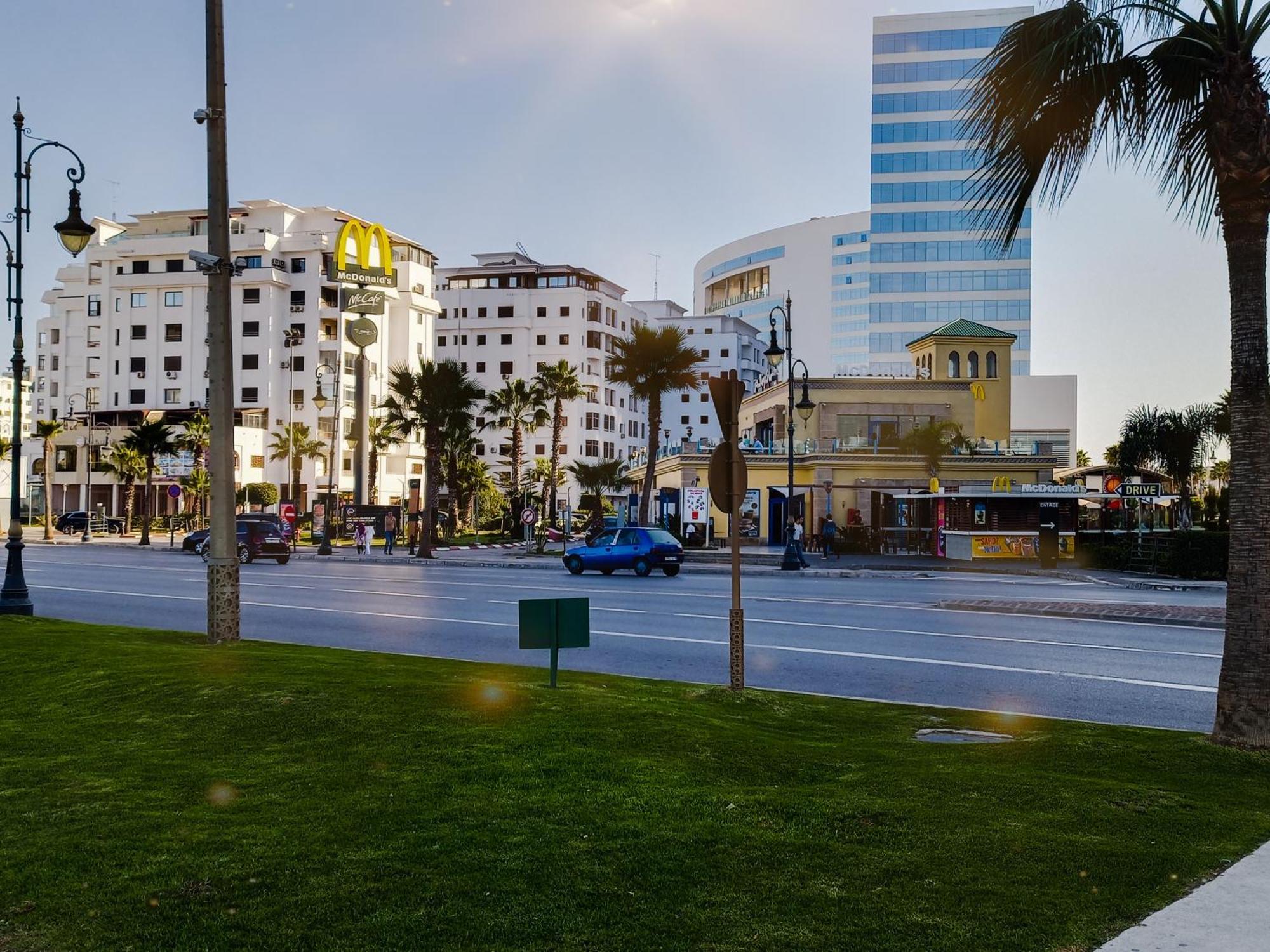 Amazing Appartement Au Centre Ville En Face Hilton & Gare Train De Tgv De Tanger 2N Luaran gambar