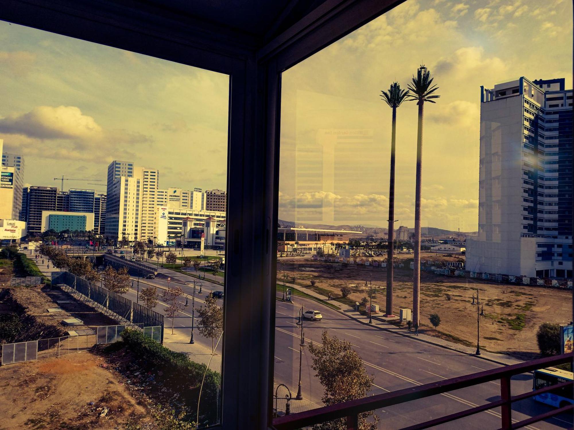 Amazing Appartement Au Centre Ville En Face Hilton & Gare Train De Tgv De Tanger 2N Luaran gambar