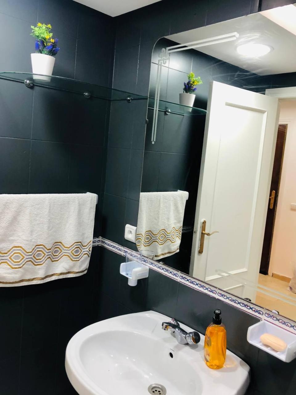 Amazing Appartement Au Centre Ville En Face Hilton & Gare Train De Tgv De Tanger 2N Luaran gambar